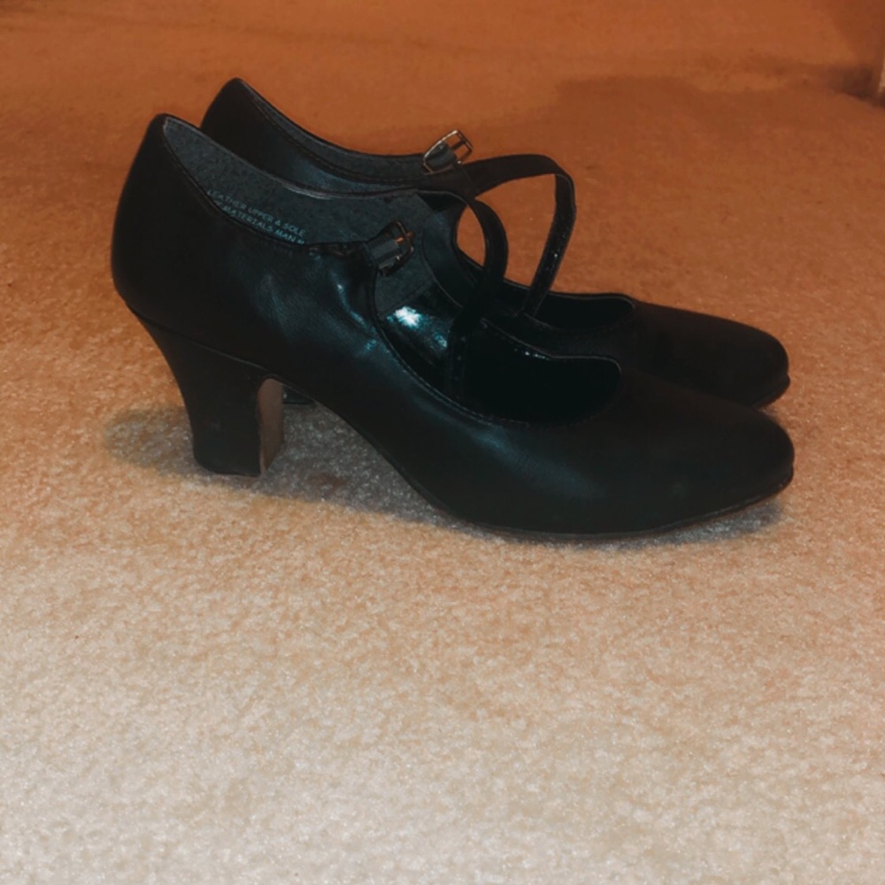 black dance shoes